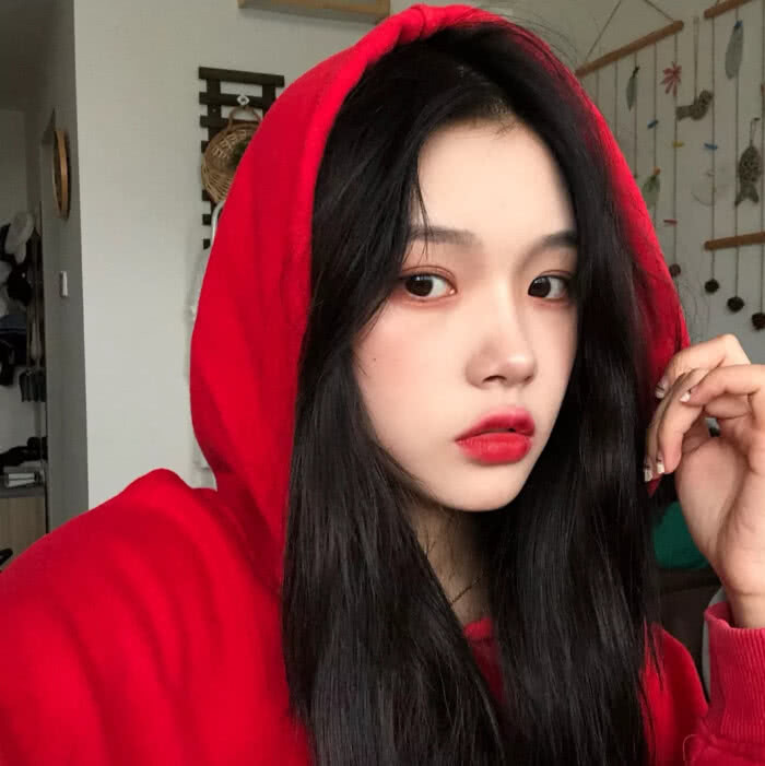 ins超火女生头像:努力的双脚在踏碎自己的温床时,却开拓了一条成功