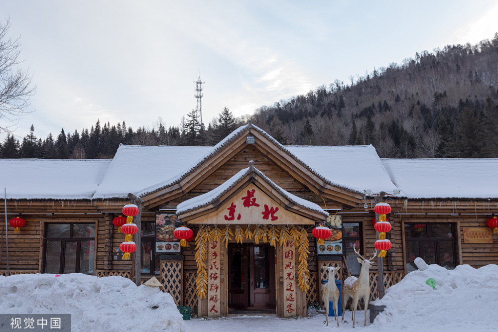 来吧黑龙江牡丹江:清晨雪乡如童话世界 炊烟袅袅寂静美丽