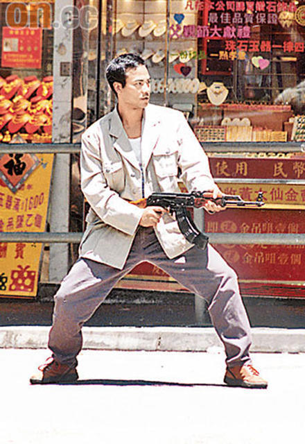 任达华主演的《悍匪》便是以叶继欢的故事为蓝本的一部电影.