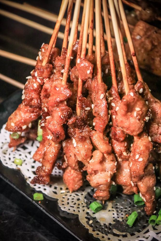香嫩肥腴的长篇串,刚下猪肉,还带着好看的烤炉,扑鼻的肉香,馋得人直流大食品安全油花演讲稿图片