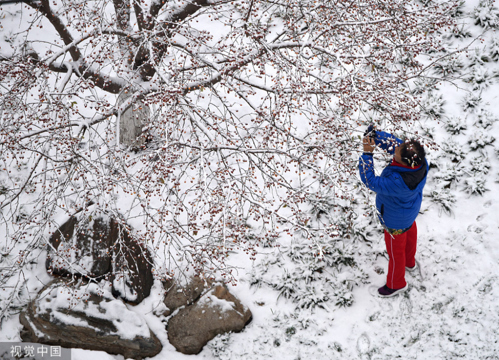 北京迎2019入冬初雪 城区飘起雪花