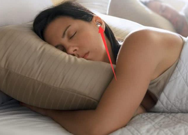 长期"戴耳机"听音乐睡觉,大脑究竟会有什么变化?