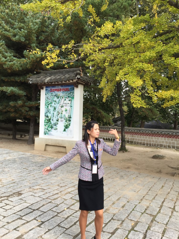 实拍朝鲜街头的姑娘,看看她们的穿衣打扮