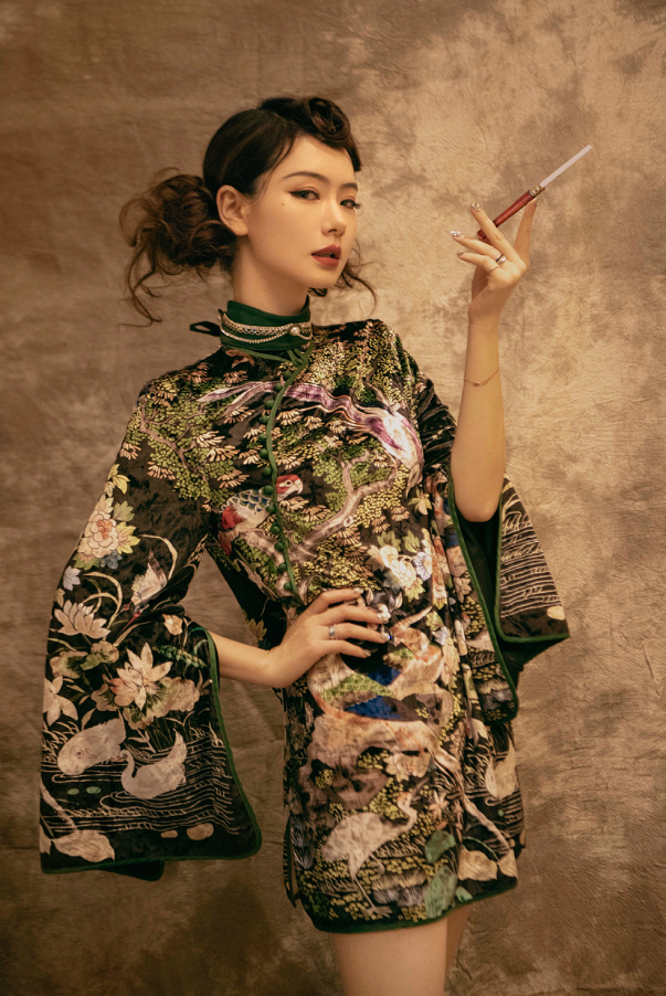 戚薇3套旗袍造型曝光,是一个风情万种的女人,李承炫真