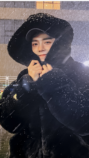 肖战因初雪上热搜,粉丝纷纷表示肖战比初雪还浪漫