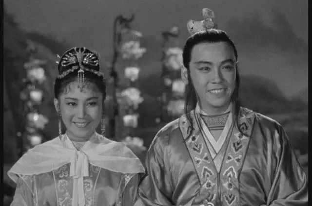 老演员王蓓演技出众,在《大浪淘沙》等影片中的形象光彩照人