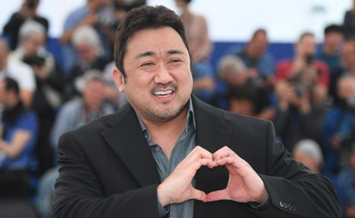 韩国演员也玩反差萌,"地表最强大叔"马东锡,戏外却是个暖男