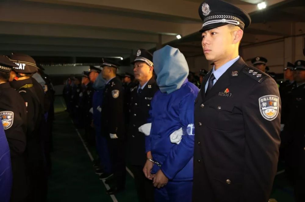 镇赉县公安局隆重举行"10·08"跨国电信网络诈骗案专案组凯旋欢迎仪式