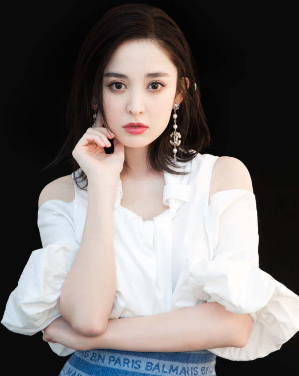 古力娜扎清纯靓丽,气质清新脱俗的美,女神范十足