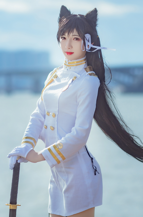 cosplay《碧蓝航线》爱宕,手持武士刀的活力少女