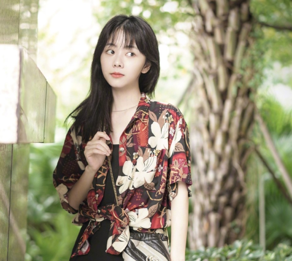 有一种"整容"叫谭松韵,有刘海后29岁像18岁,网友:美到