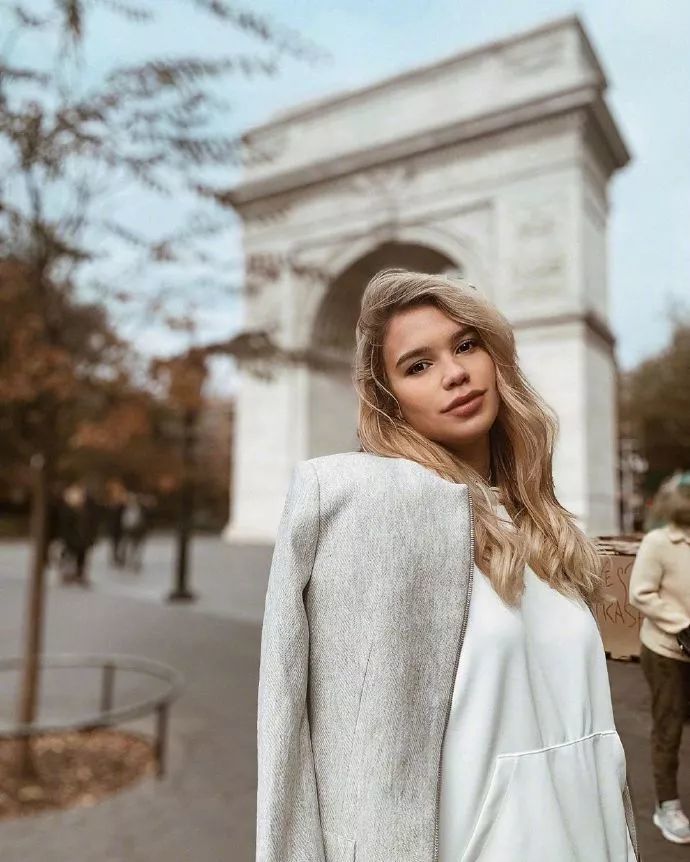 壁纸i 东契奇女友anamaria goltes