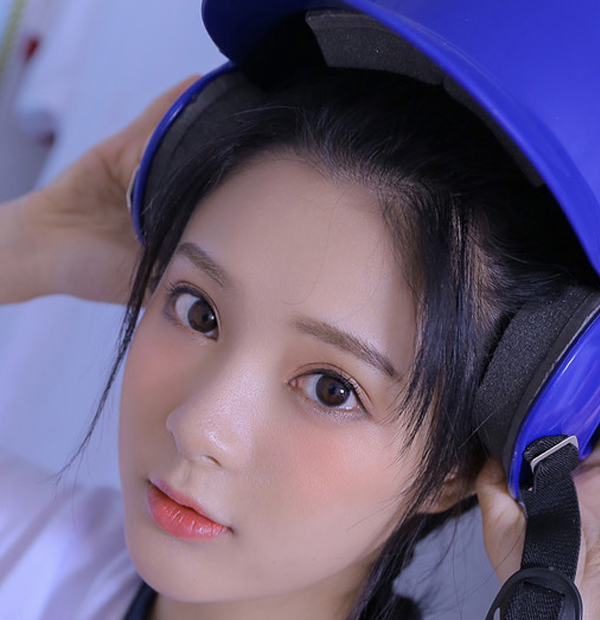 活力十足少女头像:愿你跌跌撞撞走完前半生,然后再回到我的身边
