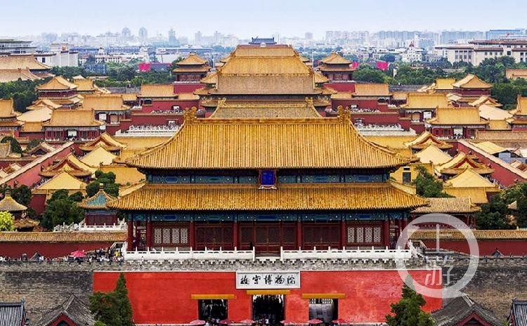 故宫,位于北京中轴线的中心,旧称紫禁城,它是中国古代宫廷建筑之精华.