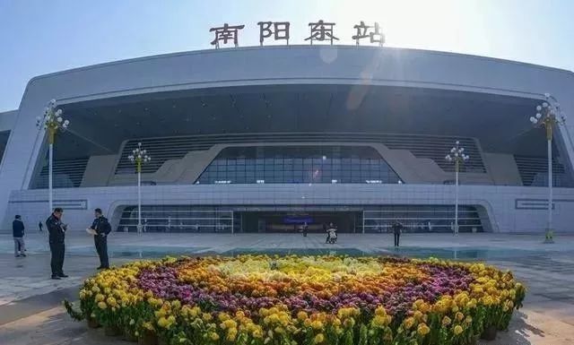 早上6点驶出郑州东站 今天早上7:10分驶入南阳东站 郑渝高铁河南段的