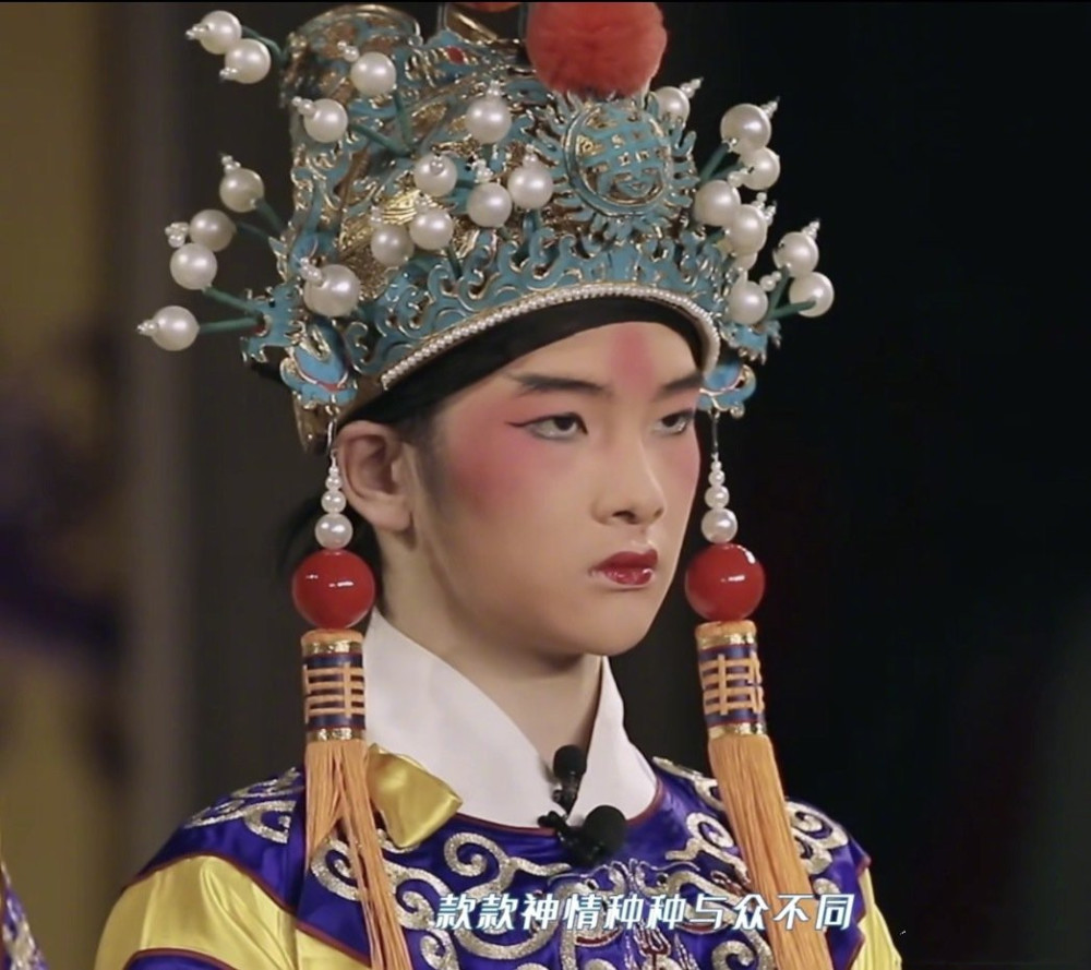 r1se京剧造型:张颜齐搞笑,何洛洛帅气,看到周震南:笑出猪叫