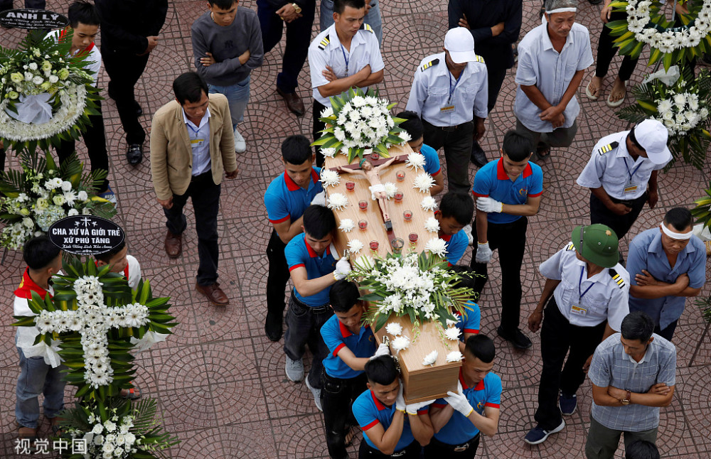 痛,越南在英国遇难19岁女孩举行葬礼,生前曾发文:欧洲
