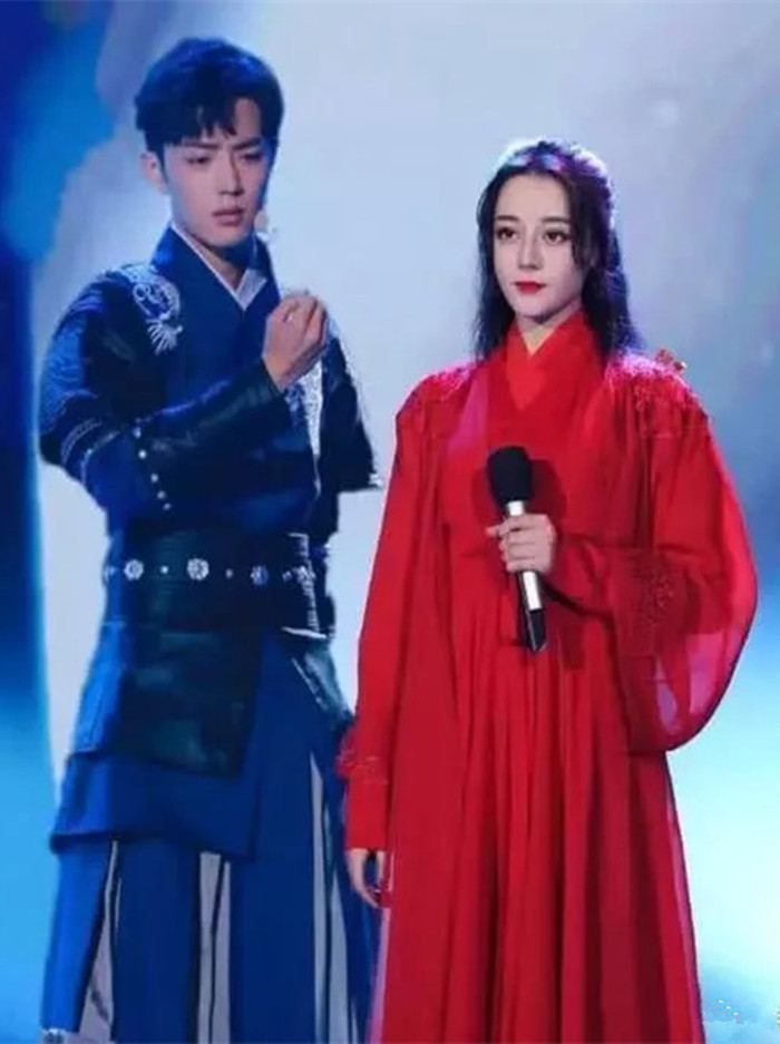 继"鹿迪夫妇"后,迪丽热巴又与肖战组cp?"情侣装"气场a