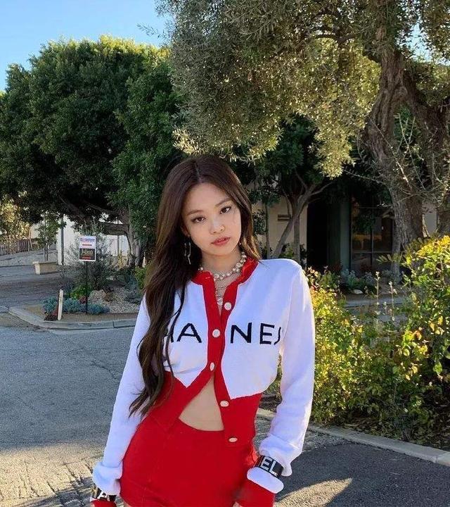 人间香奈儿jennie太美了!小香风究竟有多好看?连王一博都喜欢