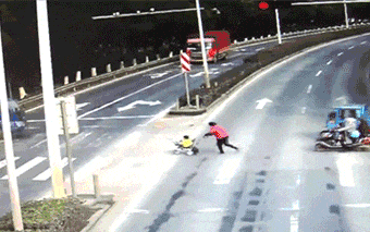 交通安全光说不行,请全体师生家长看看这些真实场面