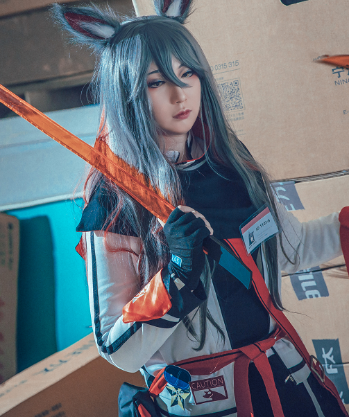 明日方舟德克萨斯cosplay,小姐姐气质迷人,颜值出众