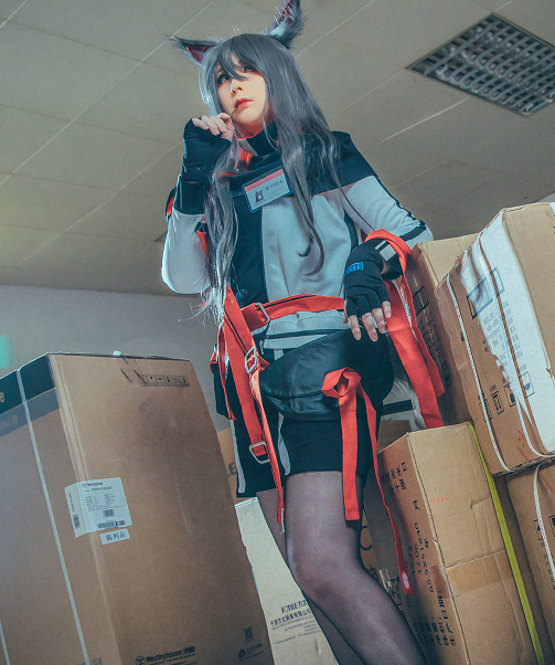 明日方舟德克萨斯cosplay,小姐姐气质迷人,颜值出众