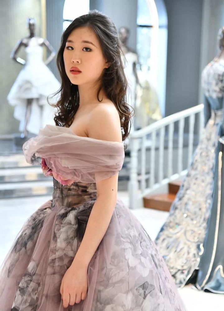 李连杰邱淑贞女儿出席的名媛舞会 为何特朗普女儿却无缘入场 企业头条 天眼查