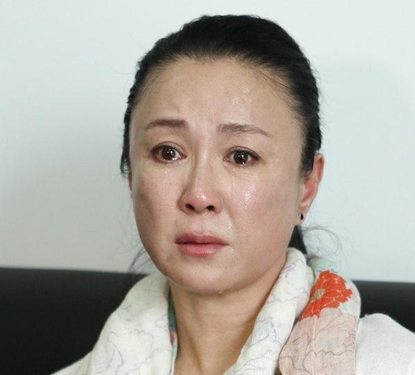 55岁傅艺伟近照曝光,剪了短发身体消瘦,吸毒几乎毁了她的一切