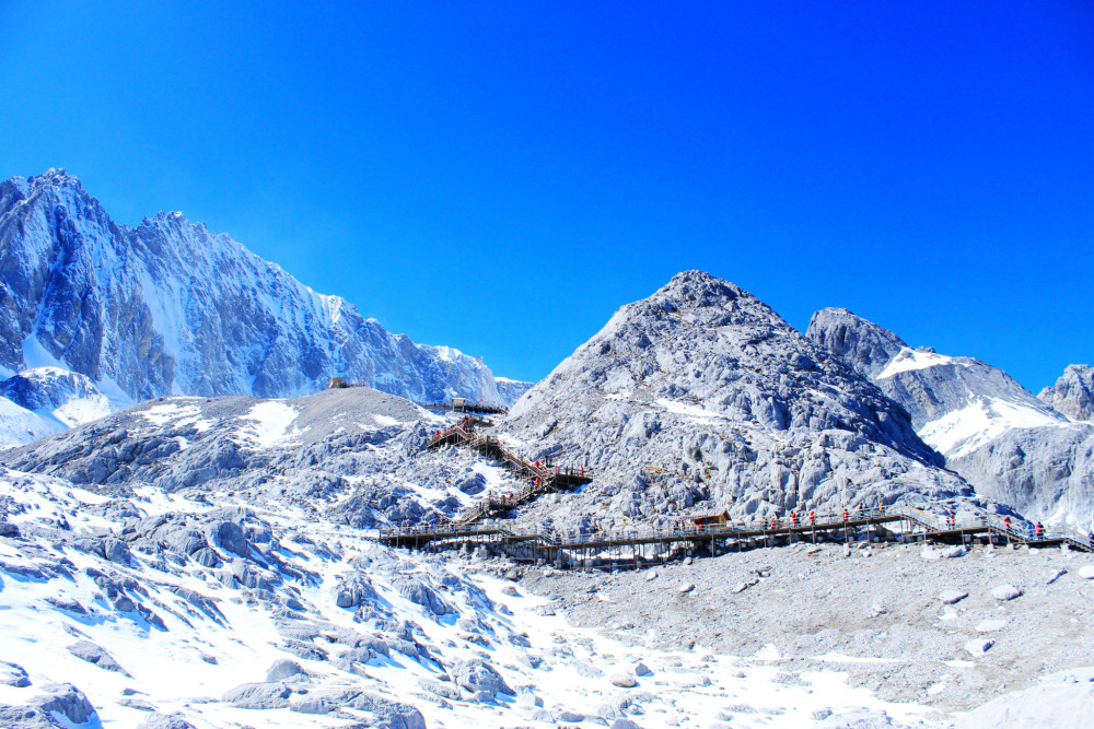 丽江古城 玉龙雪山 玉龙雪山是云南最出名的雪山,里面有最长的索道