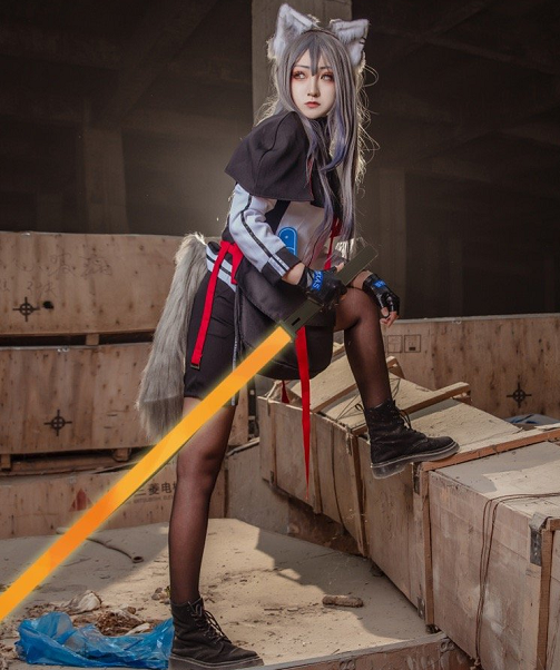 《明日方舟》德克萨斯cosplay,冷艳绝伦的小姐姐