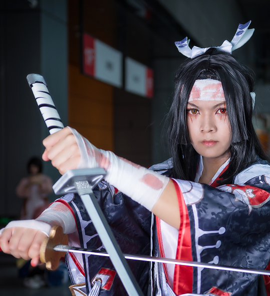 《阴阳师》式神鬼切cosplay,日系小哥哥姿态优雅冷酷