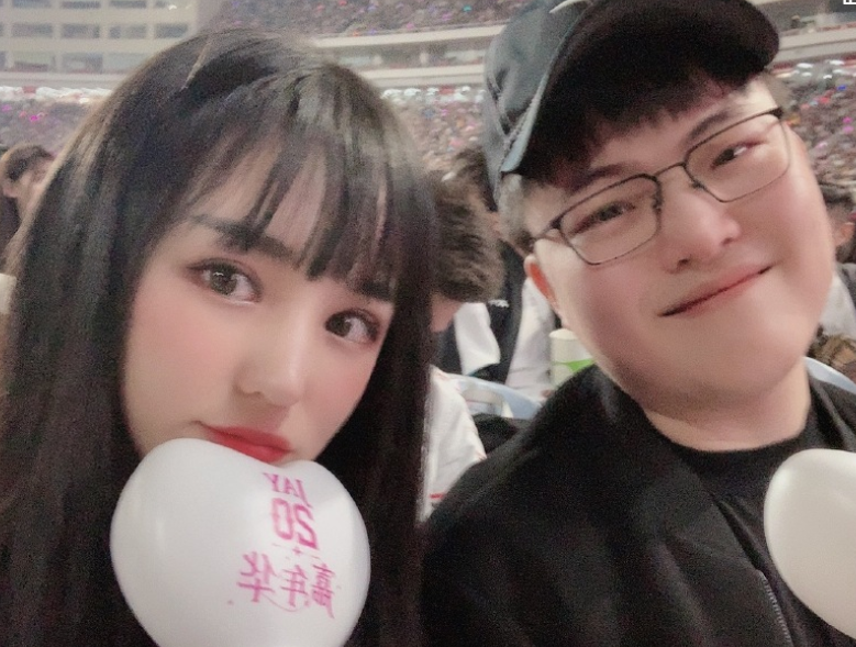 uzi女友与doinb妻子成对比,糖小幽不愧为第一夫人,奥咪咪见光死?
