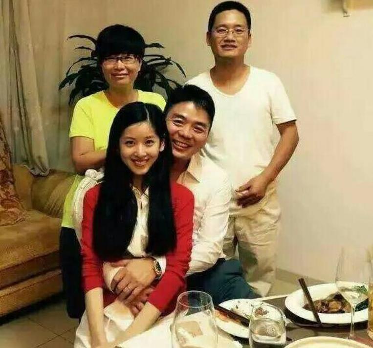 看完这组照片,你就会明白奶茶妹妹,为什么会嫁给刘强东了