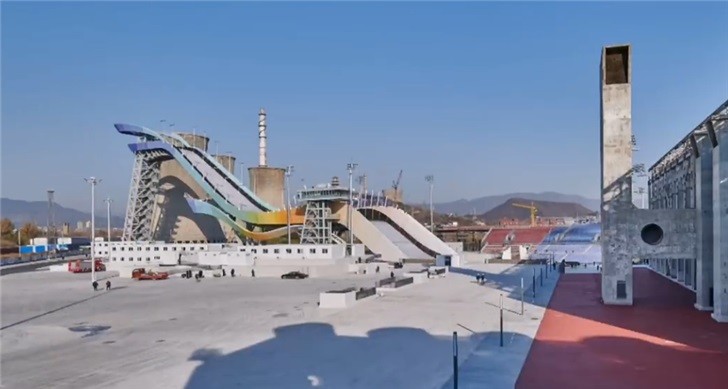 北京冬奥会首钢滑雪大跳台完工,敦煌飞天飘带设计