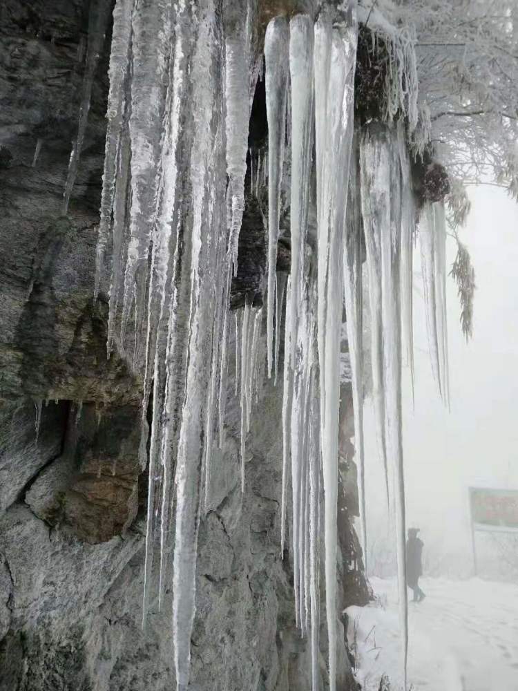 在陕南欣赏"北国风光"—安康"擂鼓台"冰雪胜景