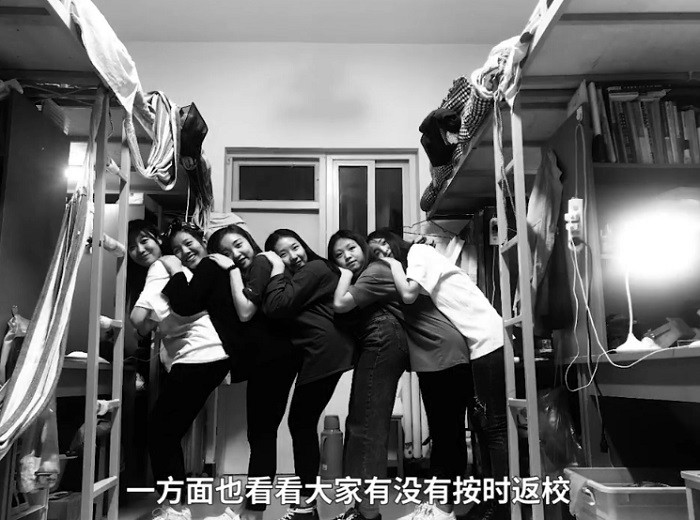 艺术生花样查寝太美了,只有想不到没有做不到,秀翻众人