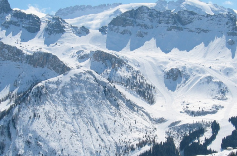 精美桌面壁纸,巍峨的雪山场景