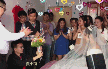 往期精彩 搞笑gif趣图:小姐姐开车技术很不错,差点就被沙子埋了!