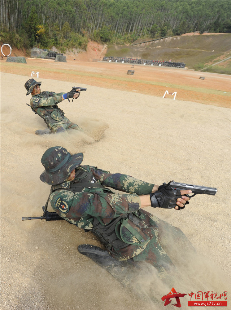 跪姿无依托射击.