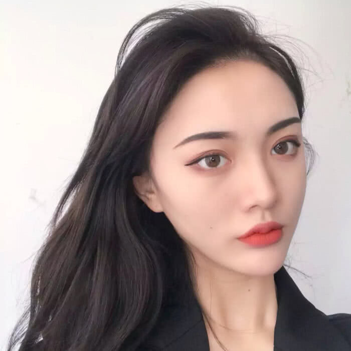 氟西汀·清新唯美女生头像:用自己的坚持和努力,争取更多的美好和幸运