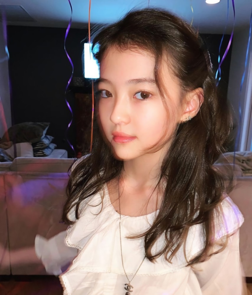 南韩最强混血童模,才11岁颜值"惊为天人",这神仙颜值我跪服