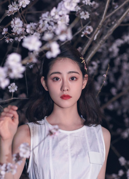 祝绪丹精美壁纸,长相甜美可人,气质清新灵动