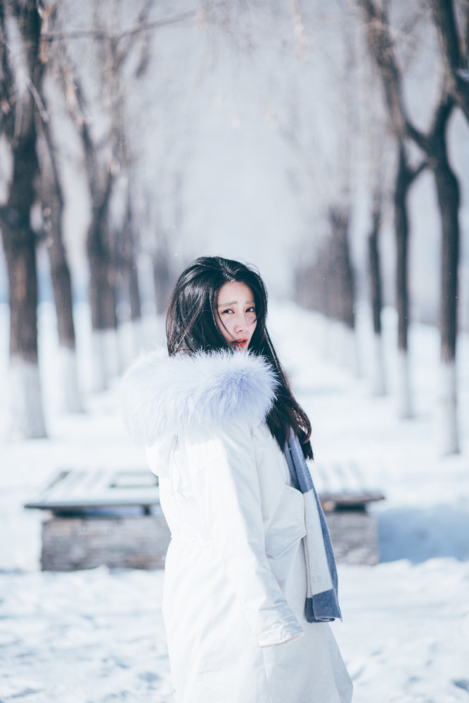 女生雪景这样拍,宛如雪地里跳动的"精灵",试试这7个拍照技巧