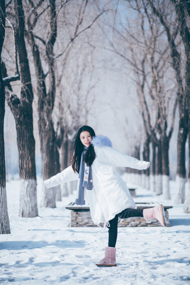 女生雪景这样拍,宛如雪地里跳动的"精灵",试试这7个拍照技巧