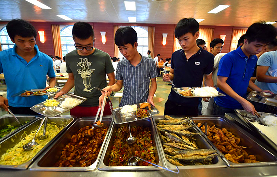 为什么大学生都不爱去食堂吃饭?并不是饭菜贵,今天总算知道原因了