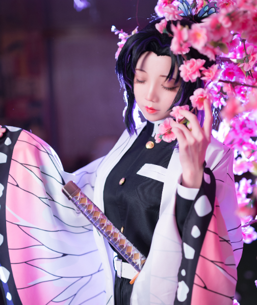 《鬼灭之刃》蝴蝶忍cos,温和优雅不失严肃