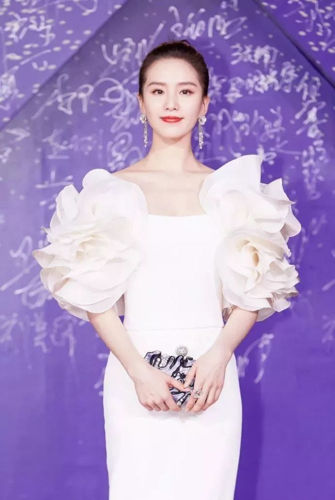 倪妮刘诗诗黑白天鹅绝杀全场,从小练跳舞的人长大都怎么样了