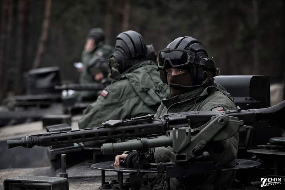 俄罗斯要小心了,波兰炫耀强大的军事力量,画面如同战争大片