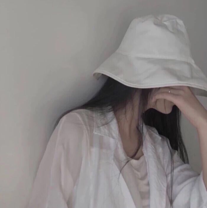 苦涩女生头像:你终会是一个人宇宙限量贩售的快乐