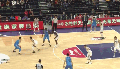 翟晓川原地抢断助攻林书豪